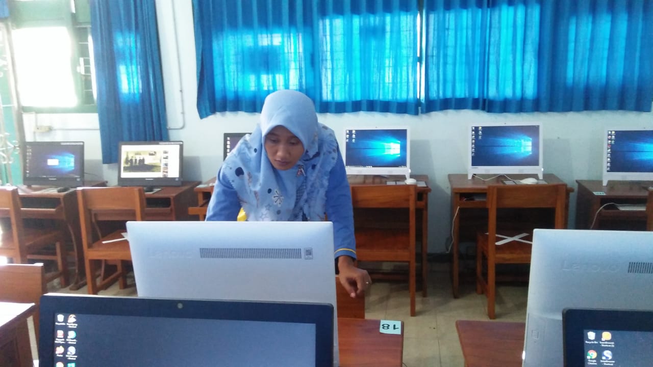 Siswa MTsN 8 Gunungkidul Ikuti Try Out AKM