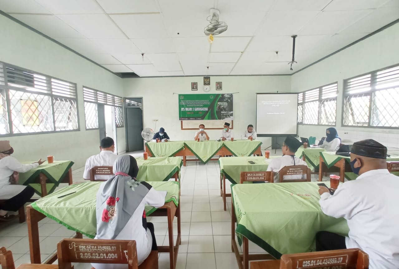 Menuju Madrasah Adiwiyata, MTsN 5 Gunungkidul Terima Pendampingan DLH