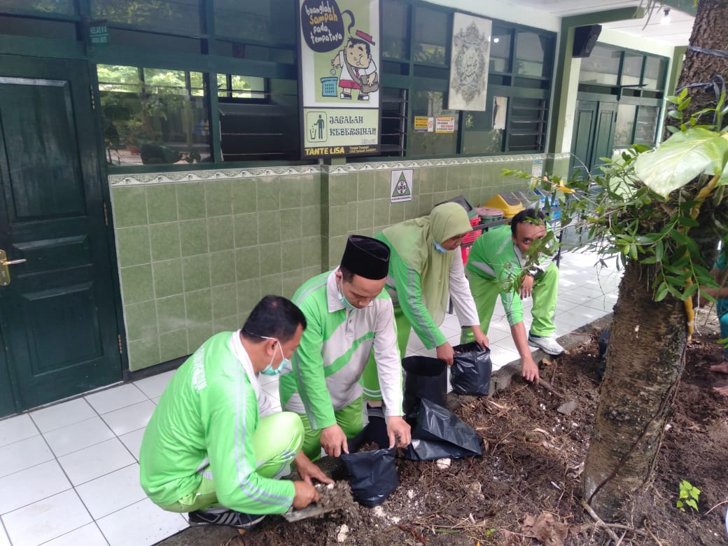 Peringati Hari Sejuta Pohon, MIN 4 Gunungkidul Semai Ratusan Bibit Pohon Kelor