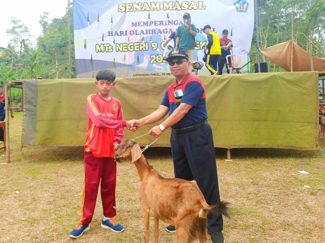 Peringati Haornas, MTsN 9 Gunungkidul Libatkan Siswa SD dalam Senam Masal