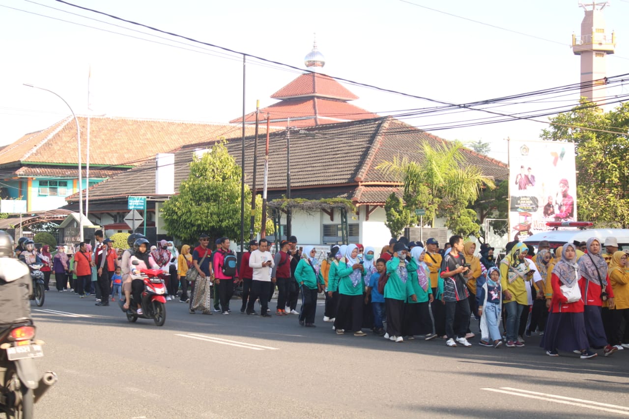 Semarak Jalan Sehat Kerukunan Kemenag Gunungkidul Akhiri Rangkaian HAB ke 77