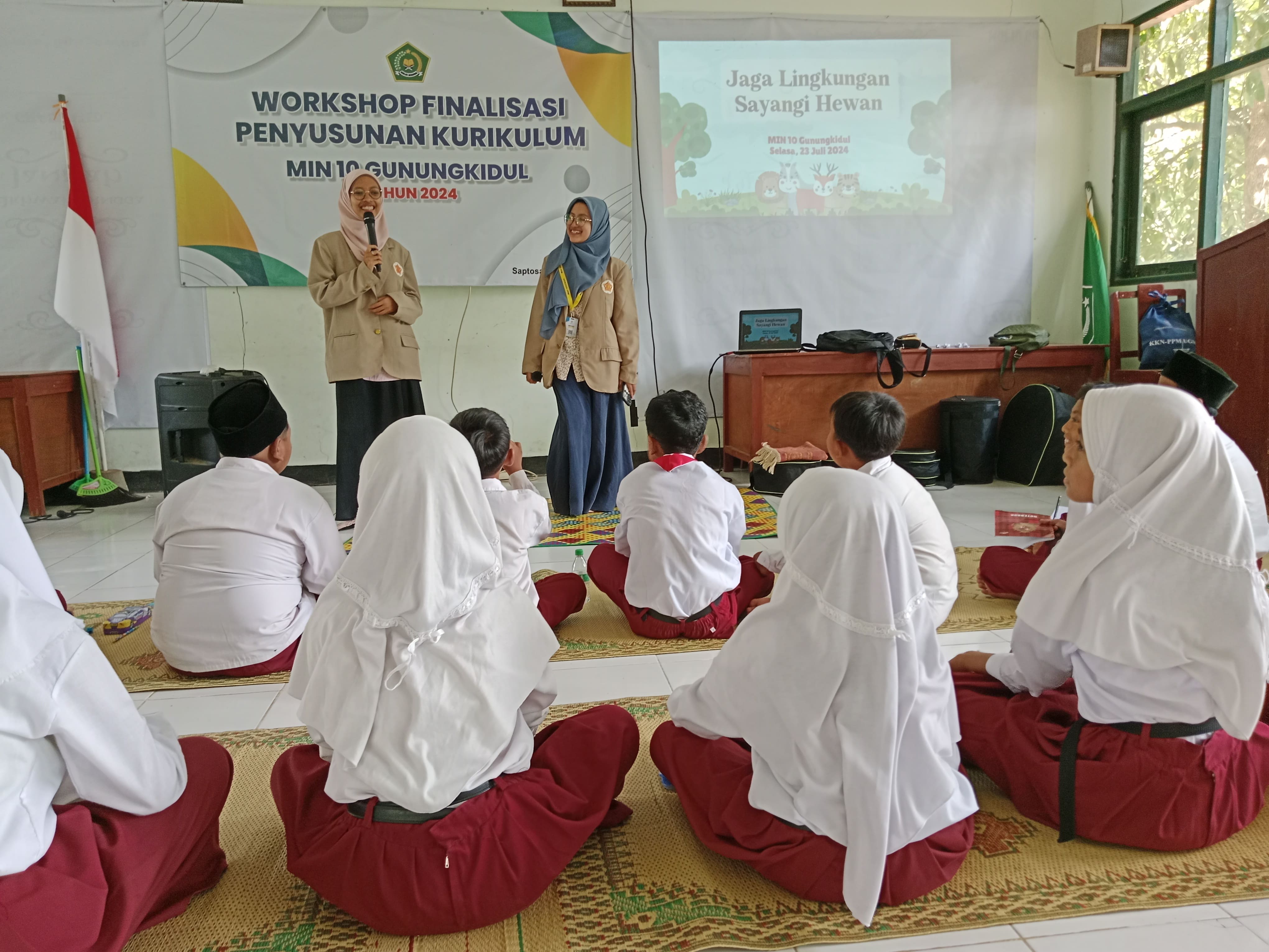 Bersama Mahasiswa KKN, MIN 10 Gunungkidul Edukasi Pentingnya Menjaga Lingkungan