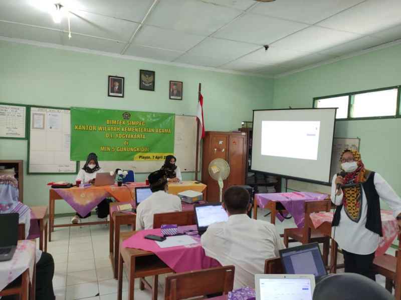 Jajaran Guru MIN 5 Gunungkidul Ikuti Bimtek Simpeg