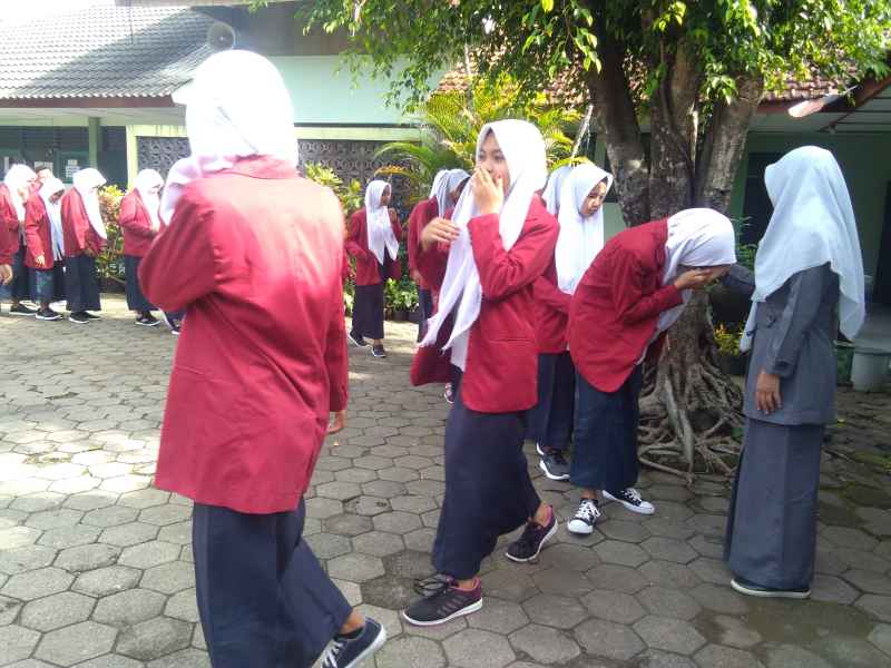 Suasana Haru Warnai Pelepasan Guru Bahasa Inggris MTsN 1 Gunungkidul