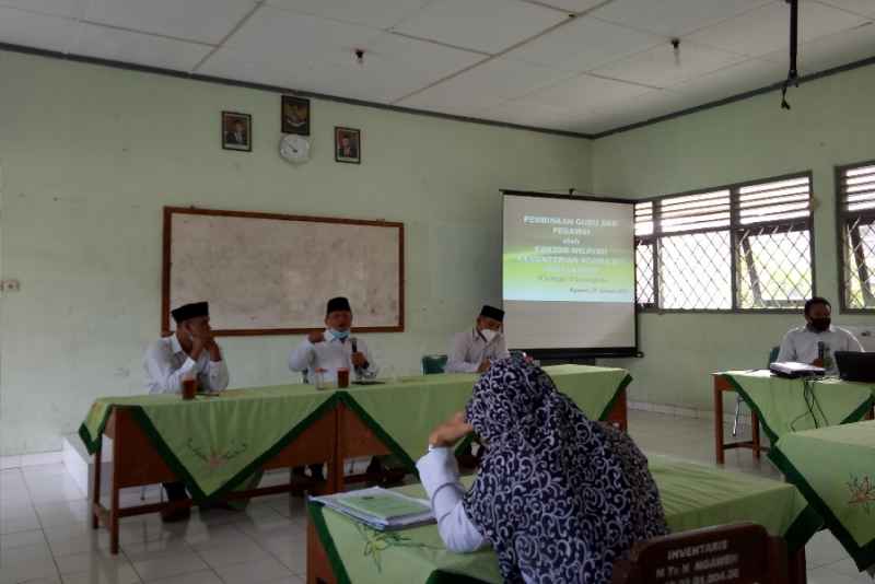 Pembinaan Kabid Dikmad Kemenag DIY, MTsN 5 Gunungkidul Dapat Stimulan Baru