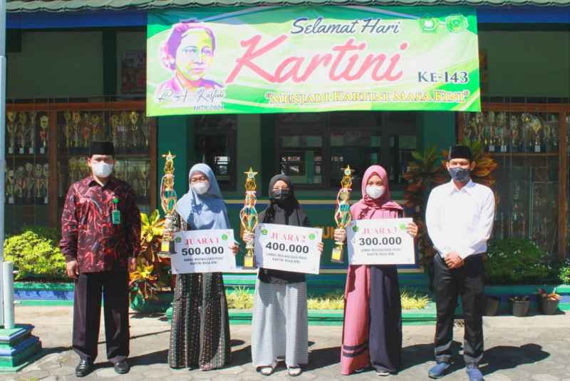 Peringati Hari Kartini, MAN 1 Gunungkidul Gelar  Lomba Musikalisasi Puisi Se-Gunungkidul