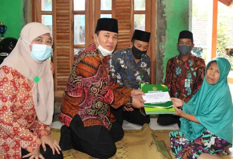 UPZ Kemenag Gunungkidul Beri Santunan Pada Anak-Anak Nur Kawan dan Sri Andriyani, Pasangan yang Meninggal Tersengat Listrik