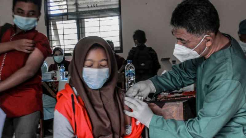 Ratusan Pelajar MTs/SMP se- Kapanewon Rongkop Ikuti Vaksinasi Covid-19 di MTsN 9 Gunungkidul