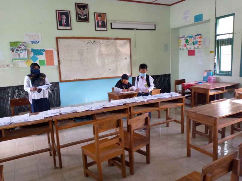 Antusias Siswa MTsN 8 Gunungkidul dalam Pengumpulan Tugas