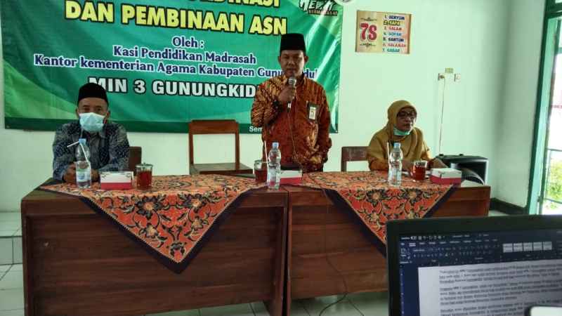 Kasi Dikmad Kemenag Gunungkidul berikan Pembinaan untuk Guru dan Tenaga Kependidikan di MIN 3 Gunungkidul