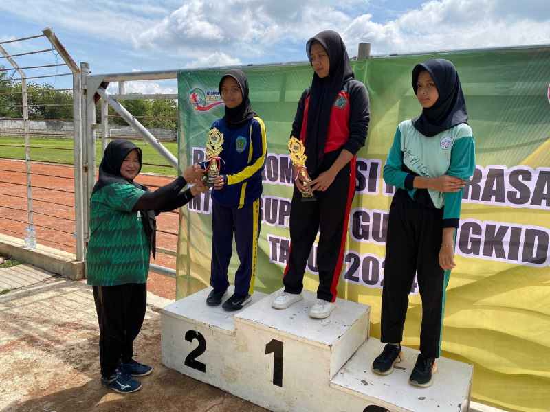 Raih Juara 2 Lompat Tinggi, Siswa MTsN 2 Gunungkidul Maju PKM Provinsi