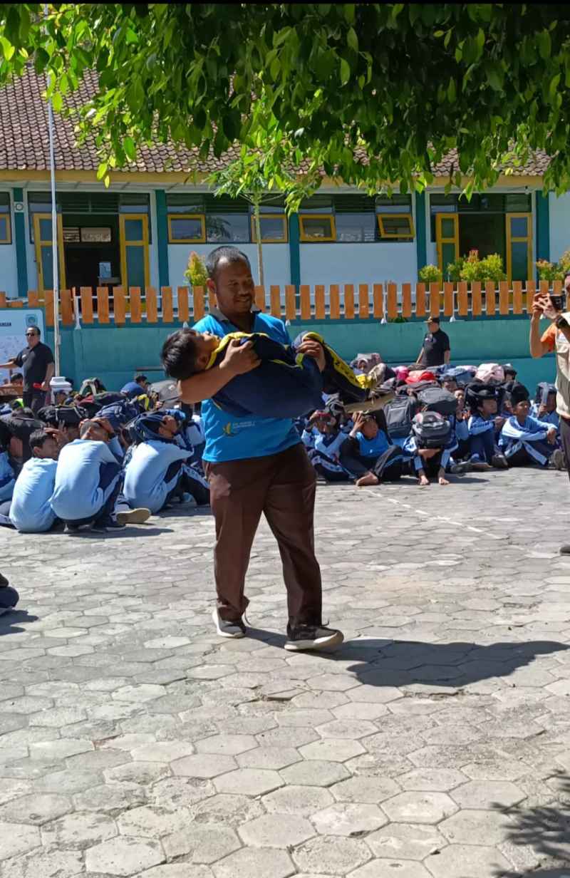 Ratusan Siswa MtsN 2 Gunungkidul Berteriak Histeris dan Berlarian Keluar Kelas Pasca Tanda Peringatan Bahaya Berbunyi