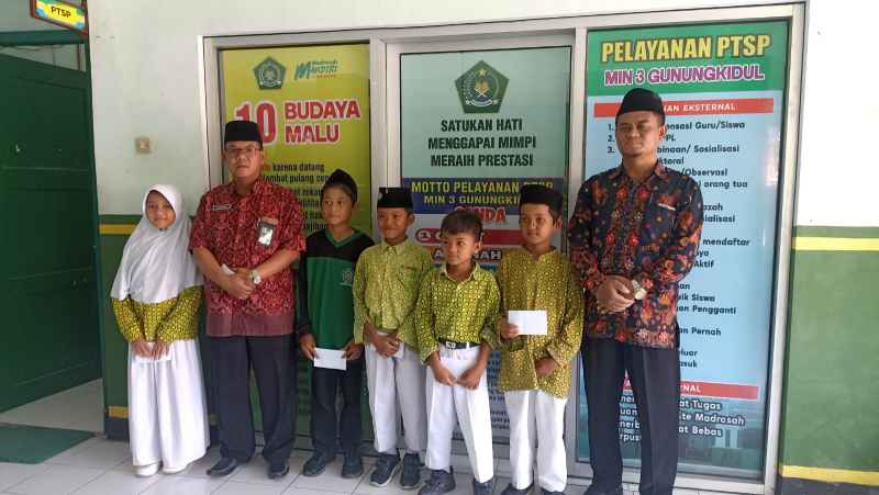 Tujuh Siswa MIN 3 Gunungkidul Terima Bantuan BAZNAS Gunungkidul